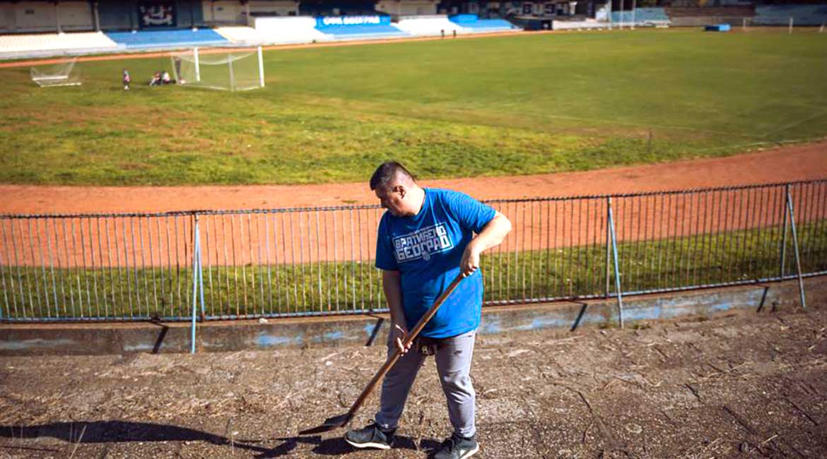 Radna akcija na Karaburmi: Navijači OFK Beograda čistili stadion