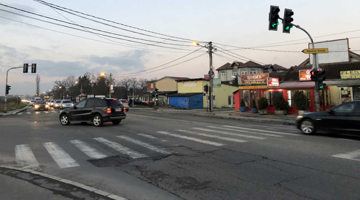 Borča: Kako preći ulicu kada zeleno svetlo traje samo sedam sekundi?