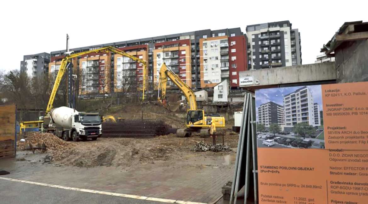 Inspektori nadgledaju sleganje tla na gradilištu