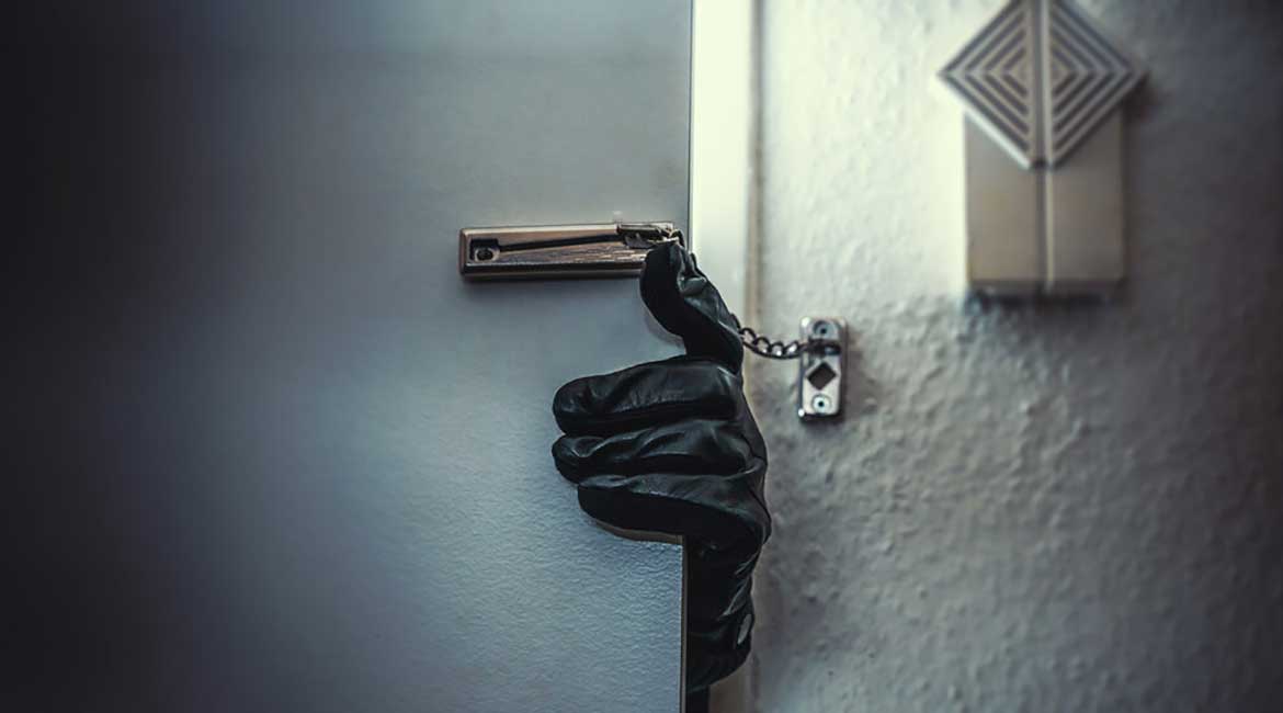 Šta smete da radite ako vam provalnik uđe u kuću