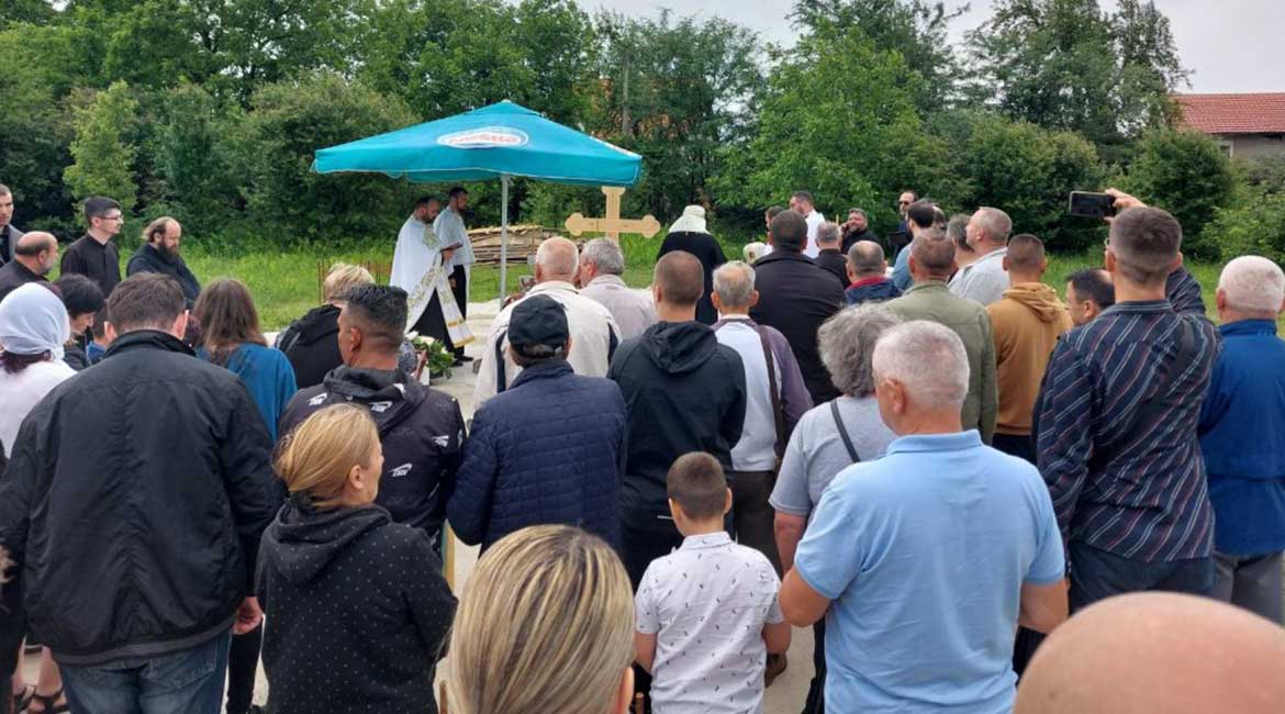 Izliven temelj za hram Svetog Vasilija Ostroškog u naselju Pretok