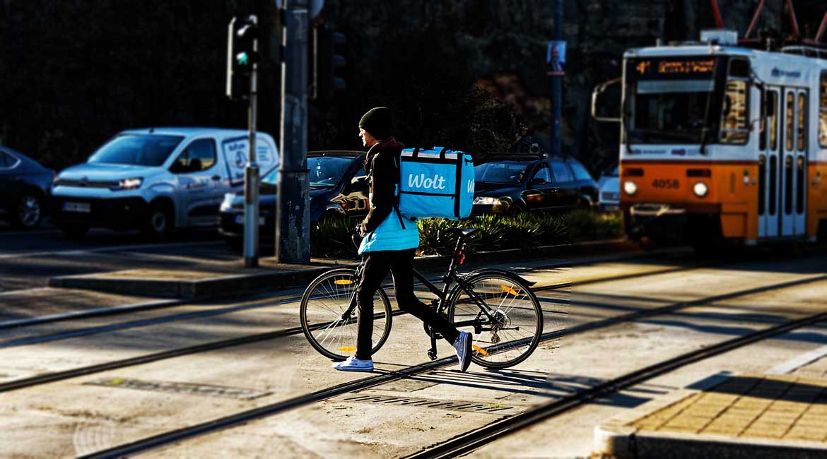 Dostavljači hrane na biciklima: Kamikaze na ulicama Srbije