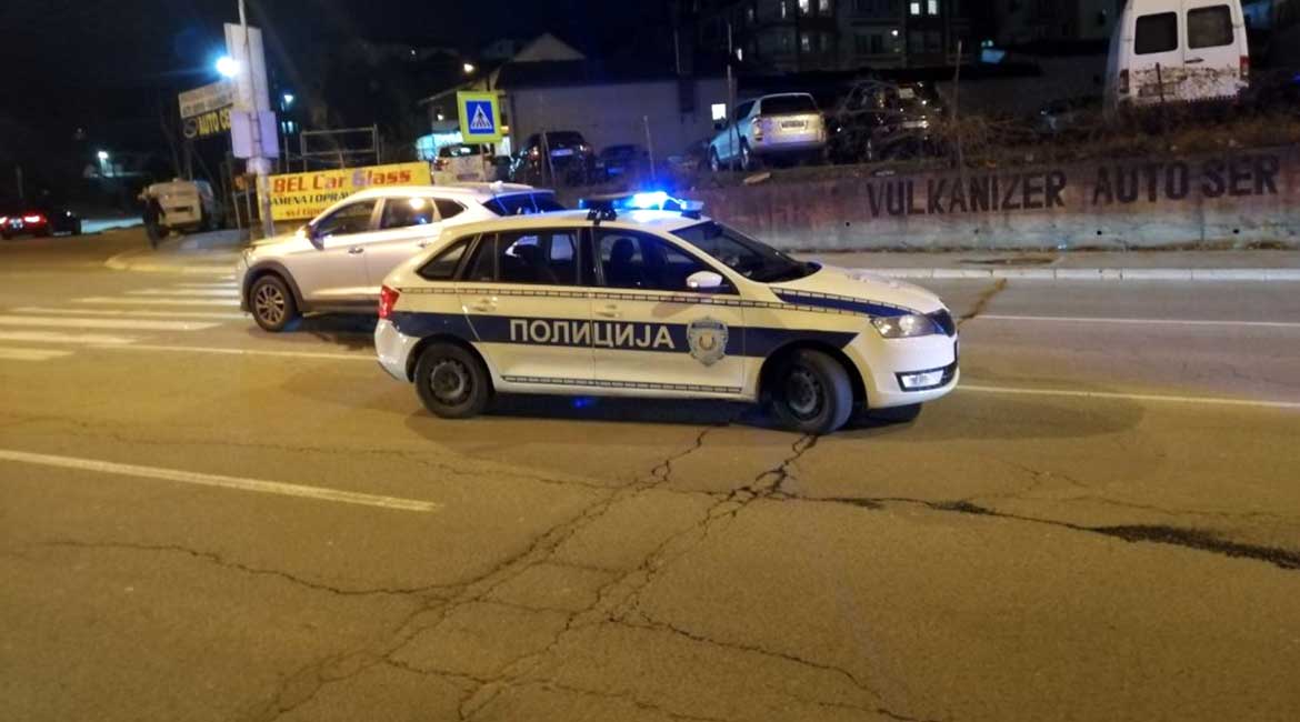 Brutalno petukli devojku na Paliluli i pobegli