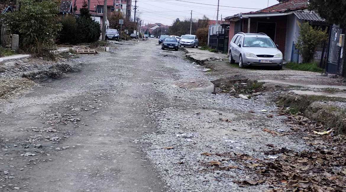 Tri godine čekanja na kanalizaciju i asfalt – Šta se događa?