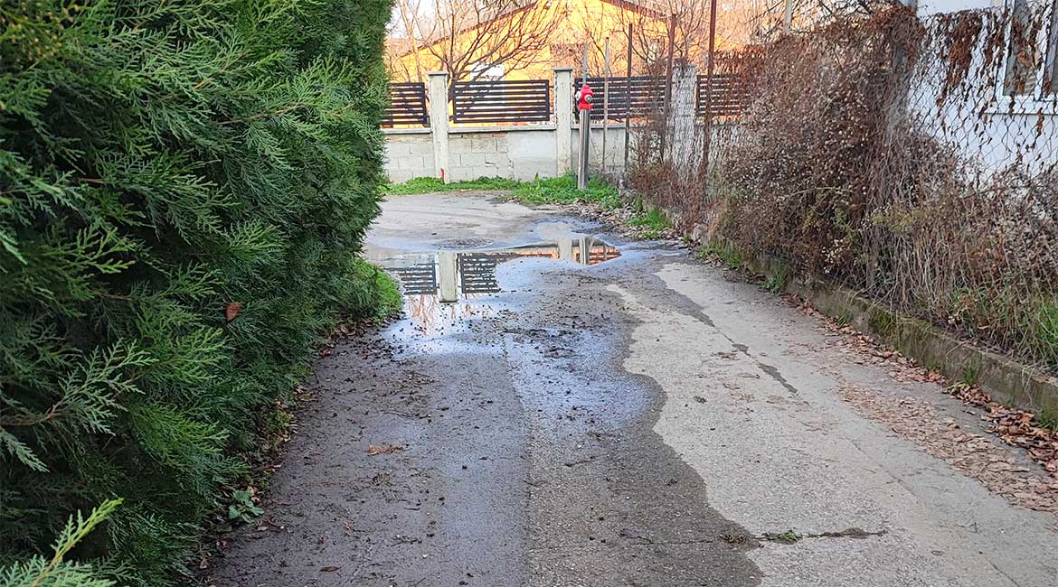 Građanin reporter: Komšija ignoriše izlivanje septičke jame na ulicu!