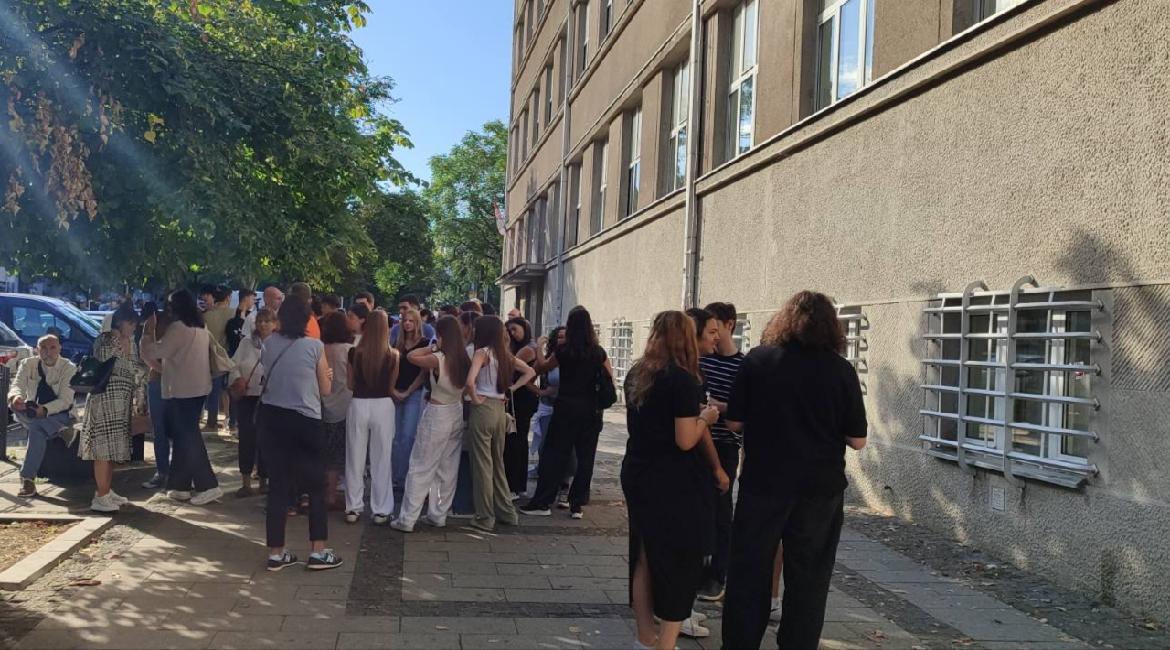 Novi protest ispred Pete gimnazije na Paliluli