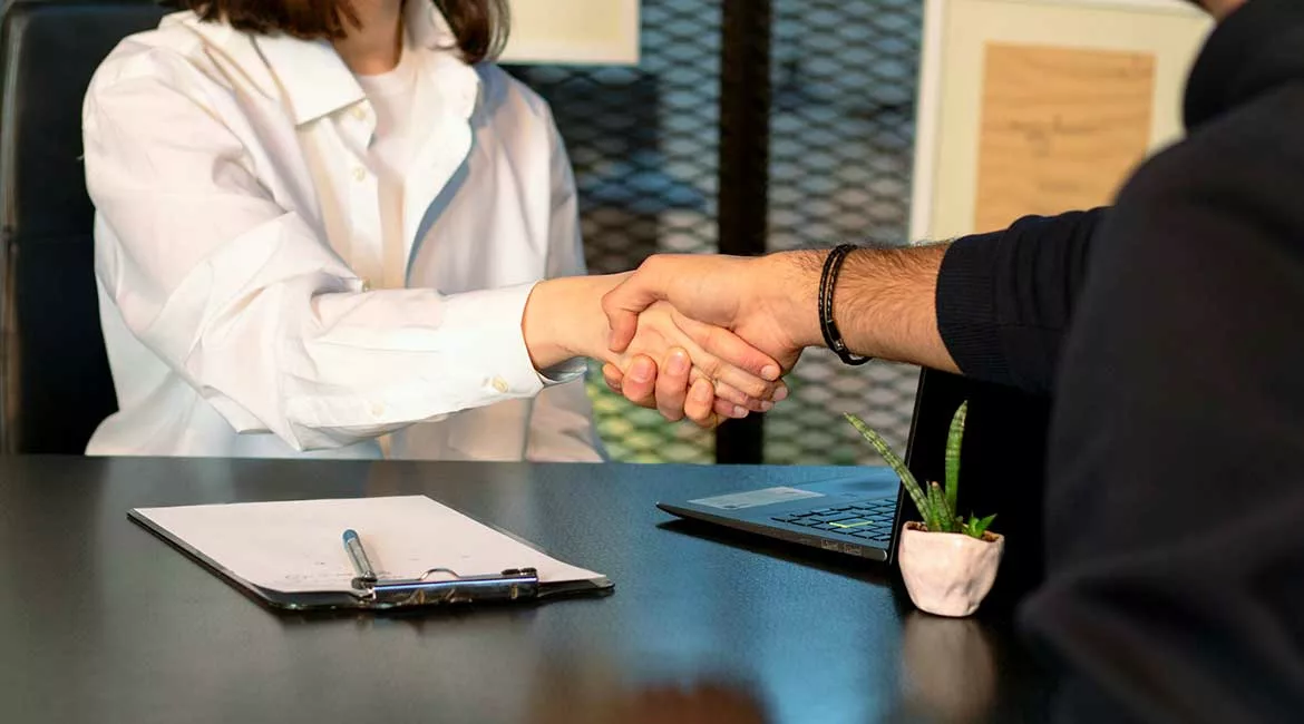 Potpisivanje ugovora i rukovanje