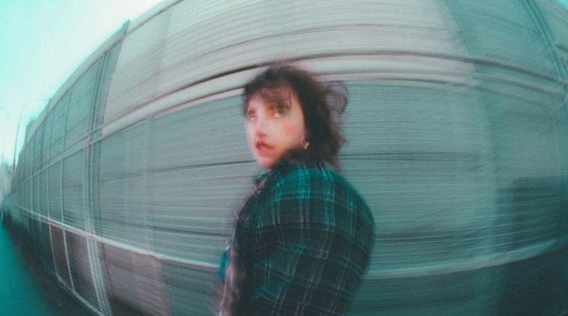 Ika predstavlja pesmu "Sram strah i ja"