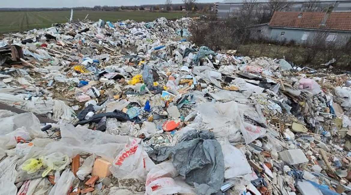 Nelegalna deponija pod nosom građana na Pančevačkom putu 133